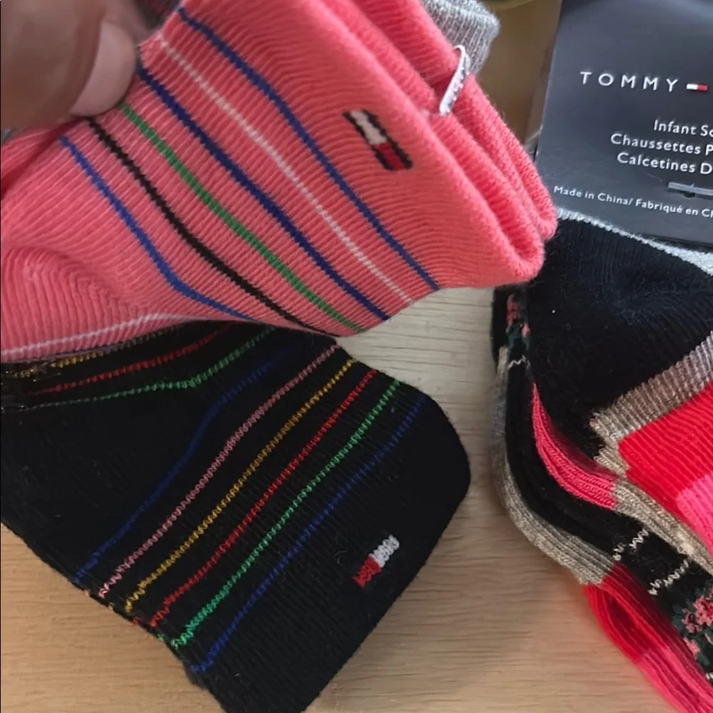 Tommy Hilfiger infants 6-12 months Multicolor Socks 3 packs of 4 new
